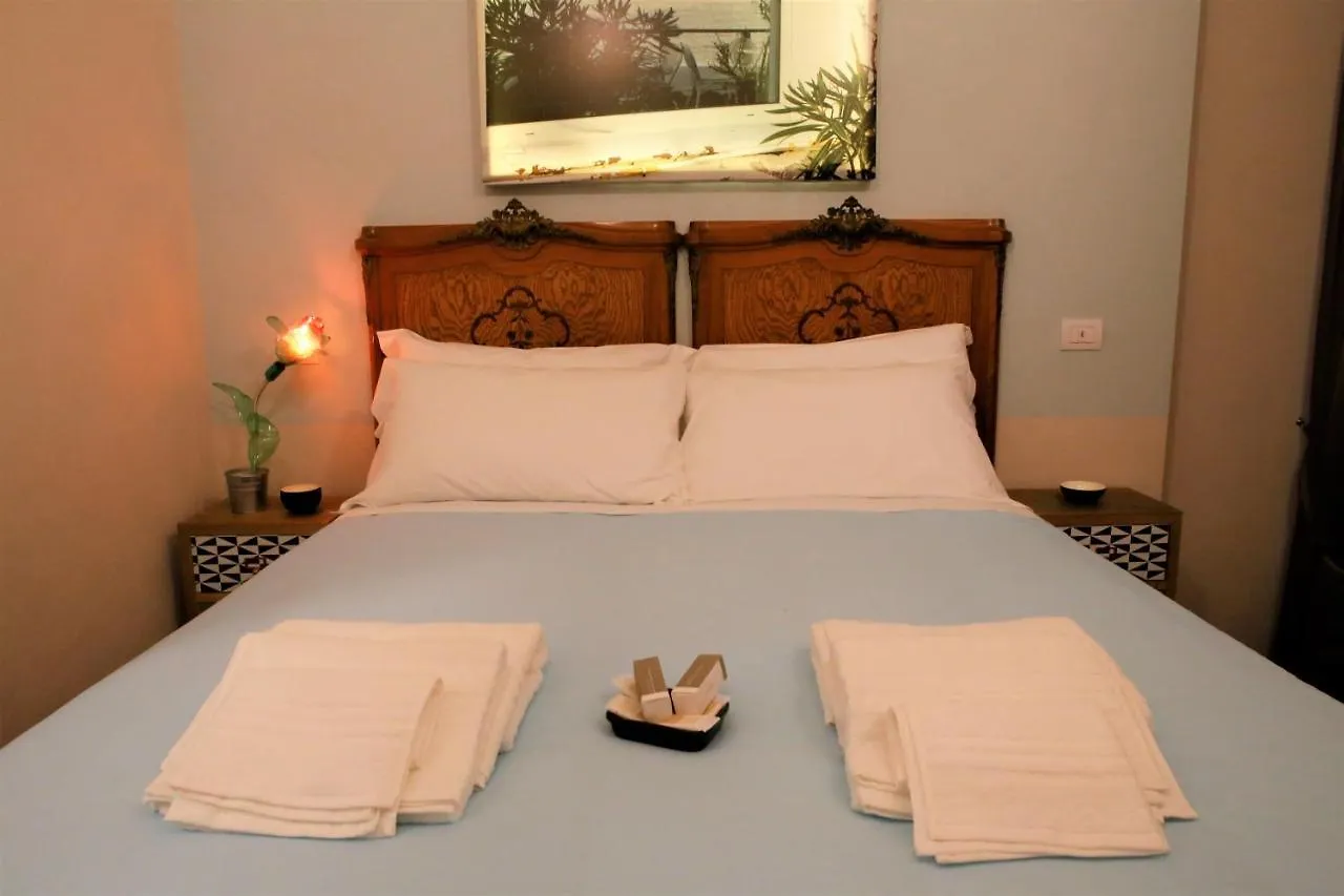 Napolicentrico Bed & Breakfast  Naples