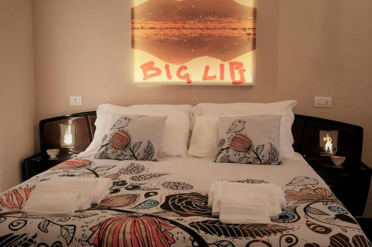 Napolicentrico Bed & Breakfast  Naples